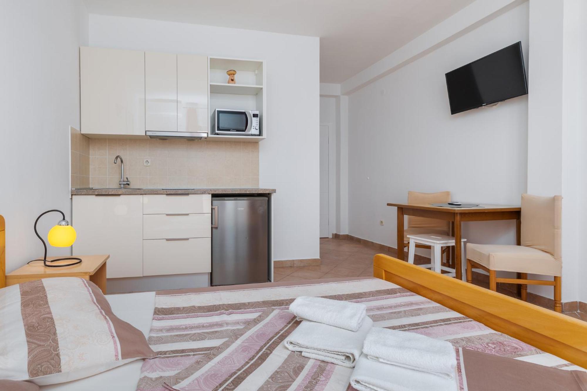 Sita Apartmani Lokva Rogoznica Rum bild